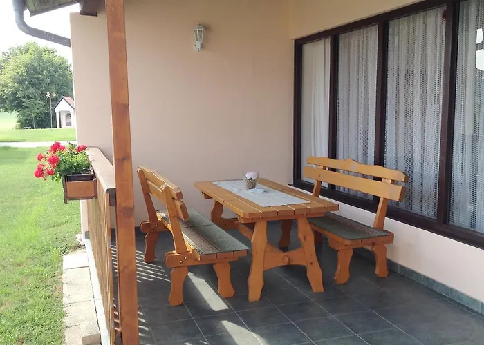 Serajnik بيت للعطل